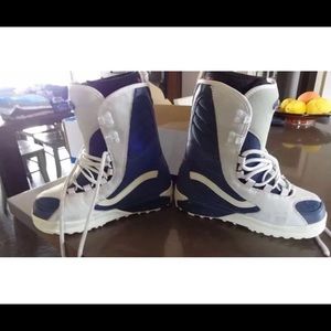 VANS Snowboard Boots - women’s size 7/7.5